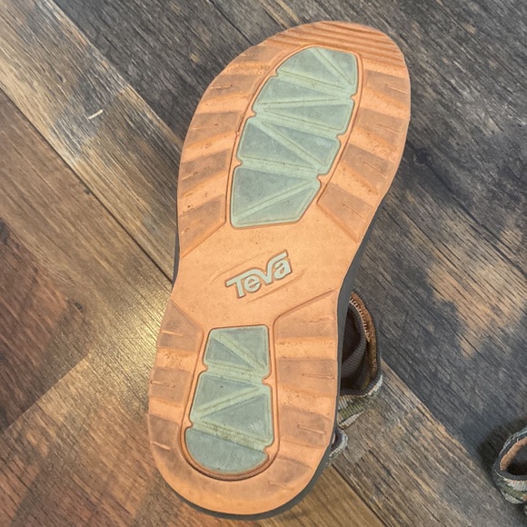 Teva velcro Aztec print sandals size 2 - Picture 6 of 6